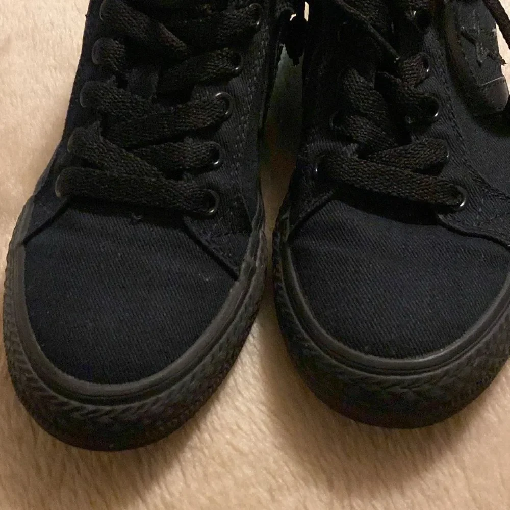 Converse All Star Kids Black Sneakers Unisex Size 2 US